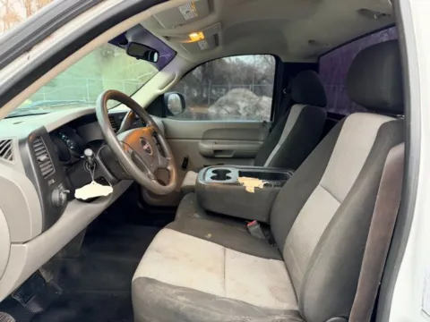 More photos of 2009 GMC Sierra 1500 Work Truck at Hank Graff Chevrolet Davison, MI