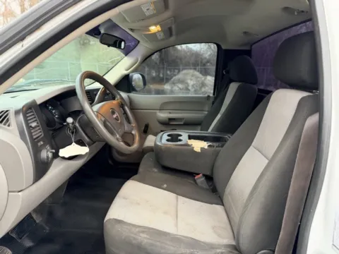 More photos of 2009 GMC Sierra 1500 Work Truck at Hank Graff Chevrolet Davison, MI