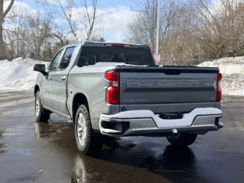 More photos of 2021 Chevrolet Silverado 1500 LT at Hank Graff Chevrolet Davison, MI