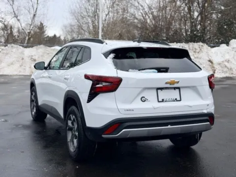 More photos of 2024 Chevrolet Trax LT at Hank Graff Chevrolet Davison, MI