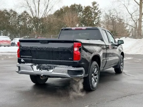 More photos of 2023 Chevrolet Silverado 1500 LT at Hank Graff Chevrolet Davison, MI