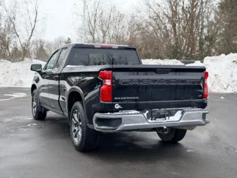 More photos of 2023 Chevrolet Silverado 1500 LT at Hank Graff Chevrolet Davison, MI