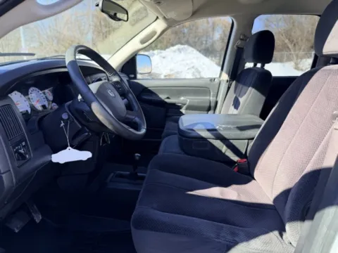 More photos of 2004 Dodge Ram 1500 SLT at Hank Graff Chevrolet Davison, MI