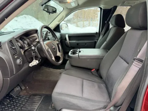 More photos of 2013 GMC Sierra 1500 SLE at Hank Graff Chevrolet Davison, MI