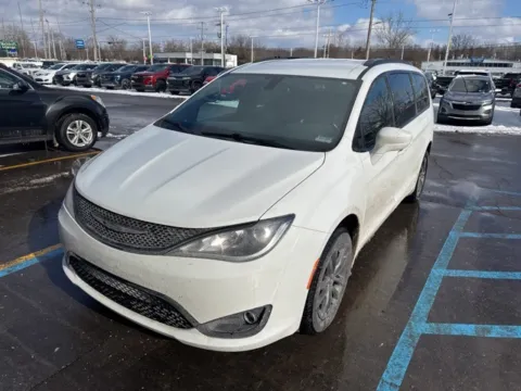White 2020 Chrysler Pacifica Launch Edition for sale in Davison, MI