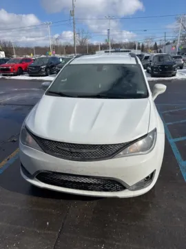 Photos of 2020 Chrysler Pacifica Launch Edition for sale in Davison, MI at Hank Graff Chevrolet Davison