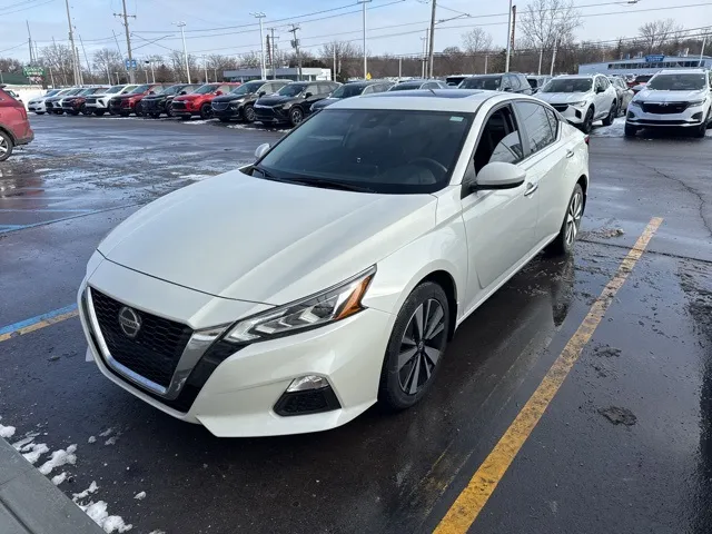 Used 2022 Nissan Altima 2.5 SV for sale in Davison, MI at Hank