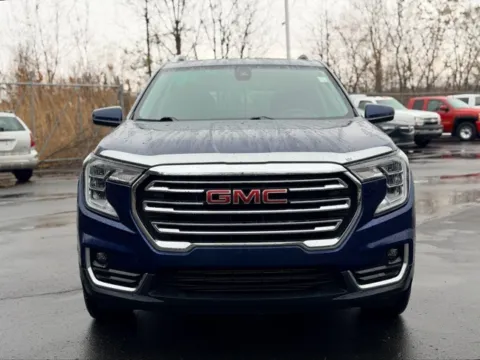 Photos of 2022 GMC Terrain SLT for sale in Davison, MI at Hank Graff Chevrolet Davison
