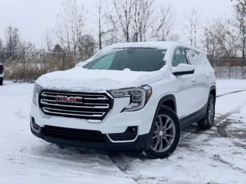 White 2024 GMC Terrain SLT for sale in Davison, MI