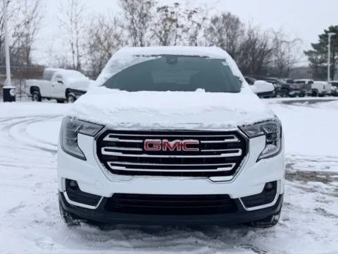 Photos of 2024 GMC Terrain SLT for sale in Davison, MI at Hank Graff Chevrolet Davison