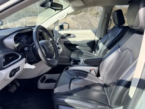 More photos of 2023 Chrysler Pacifica Touring L at Hank Graff Chevrolet Davison, MI