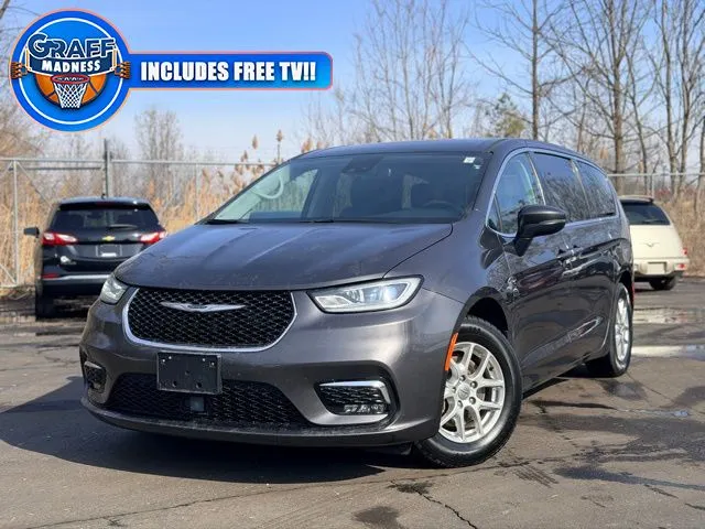 2023 Chrysler Pacifica Touring L for sale in Davison, MI