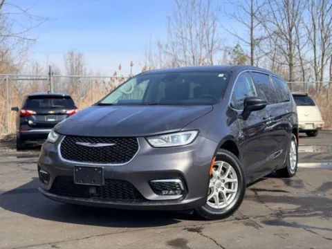 Gray 2023 Chrysler Pacifica Touring L for sale in Davison, MI