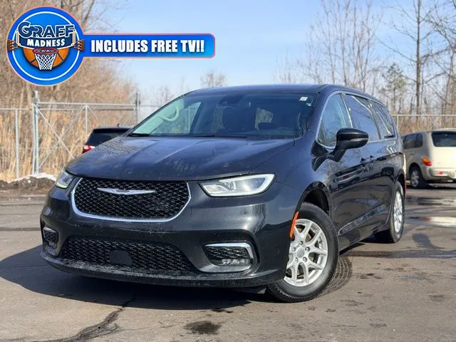 Black 2023 Chrysler Pacifica Touring L for sale in Davison, MI