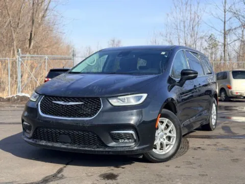 Black 2023 Chrysler Pacifica Touring L for sale in Davison, MI