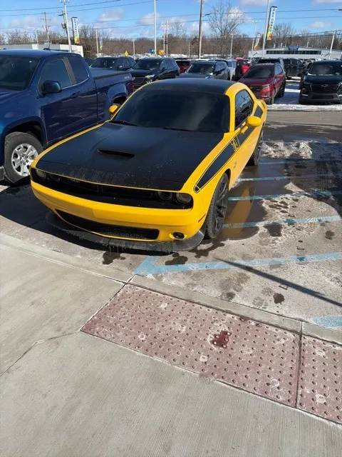 Yellow 2017 Dodge Challenger R/T for sale in Davison, MI