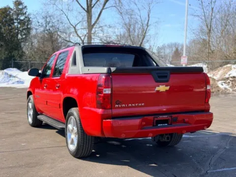 More photos of 2012 Chevrolet Avalanche 1500 LT at Hank Graff Chevrolet Davison, MI