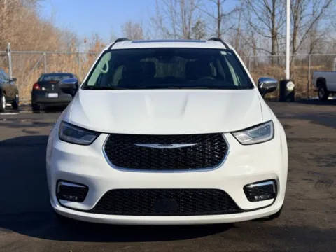 Photos of 2023 Chrysler Pacifica Limited for sale in Davison, MI at Hank Graff Chevrolet Davison