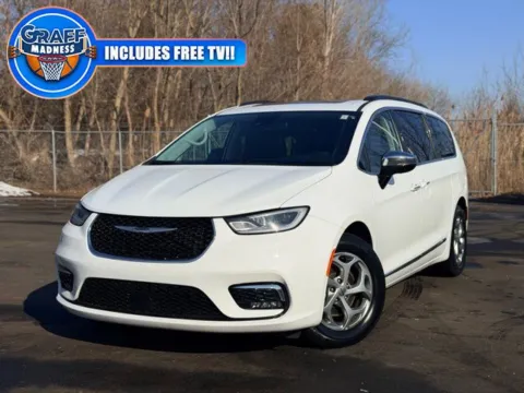 White 2023 Chrysler Pacifica Limited for sale in Davison, MI