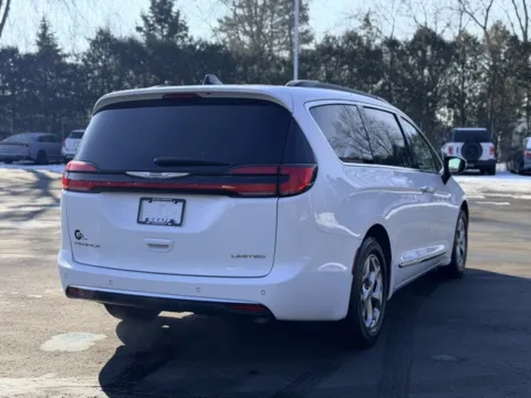 More photos of 2023 Chrysler Pacifica Limited at Hank Graff Chevrolet Davison, MI