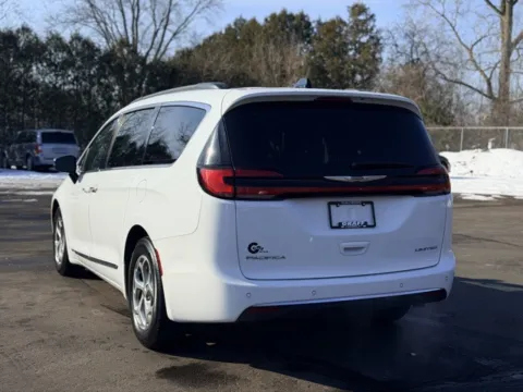 More photos of 2023 Chrysler Pacifica Limited at Hank Graff Chevrolet Davison, MI