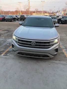 Photos of 2020 Volkswagen Atlas Cross Sport 2.0T SE w/Technology for sale in Davison, MI at Hank Graff Chevrolet Davison