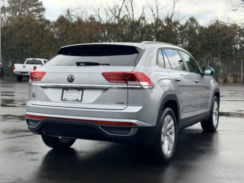 More photos of 2020 Volkswagen Atlas Cross Sport 2.0T SE w/Technology at Hank Graff Chevrolet Davison, MI
