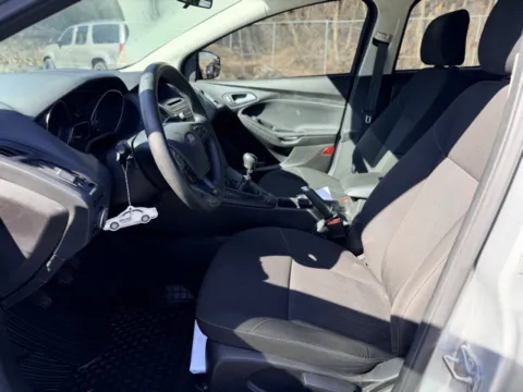 More photos of 2017 Ford Focus SE at Hank Graff Chevrolet Davison, MI