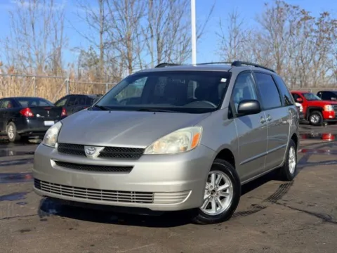 Silver 2005 Toyota Sienna CE for sale in Davison, MI