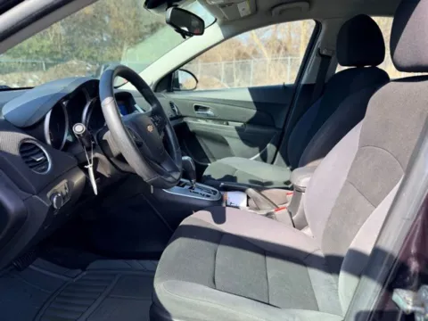 More photos of 2015 Chevrolet Cruze 1LT at Hank Graff Chevrolet Davison, MI