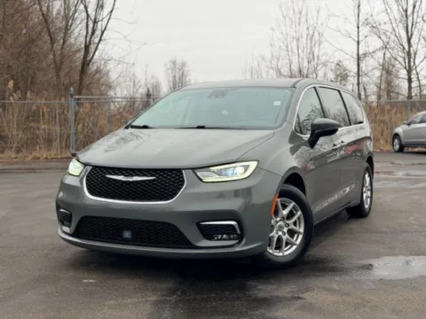 Photos of 2023 Chrysler Pacifica Touring L for sale in Davison, MI at Hank Graff Chevrolet Davison