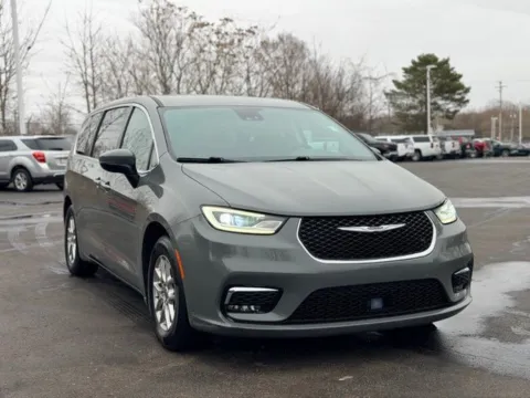 More photos of 2023 Chrysler Pacifica Touring L at Hank Graff Chevrolet Davison, MI