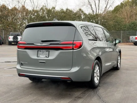 More photos of 2023 Chrysler Pacifica Touring L at Hank Graff Chevrolet Davison, MI