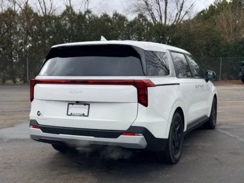 More photos of 2025 Kia Carnival LXS at Hank Graff Chevrolet Davison, MI