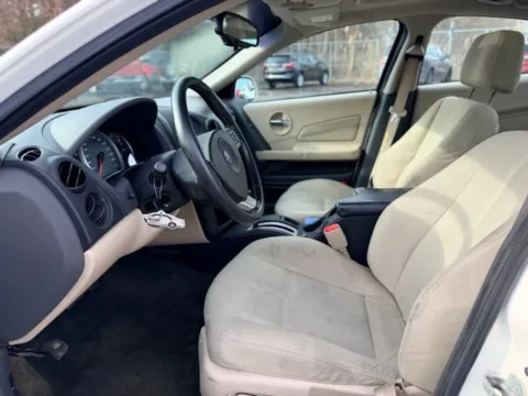 More photos of 2005 Pontiac Grand Prix GT at Hank Graff Chevrolet Davison, MI