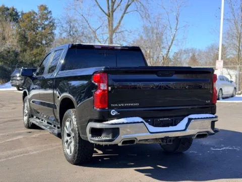 More photos of 2021 Chevrolet Silverado 1500 LT at Hank Graff Chevrolet Davison, MI