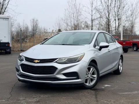 Silver 2018 Chevrolet Cruze LT for sale in Davison, MI