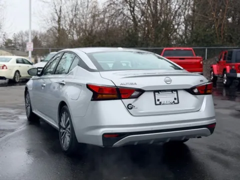 More photos of 2024 Nissan Altima 2.5 SV at Hank Graff Chevrolet Davison, MI
