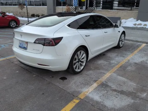 More photos of 2019 Tesla Model 3 Long Range at Hank Graff Chevrolet Davison, MI
