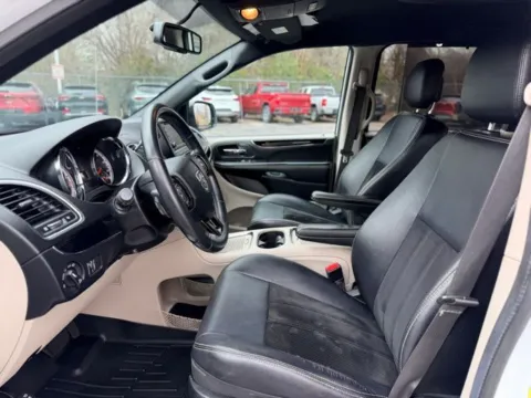 More photos of 2018 Dodge Grand Caravan SXT at Hank Graff Chevrolet Davison, MI