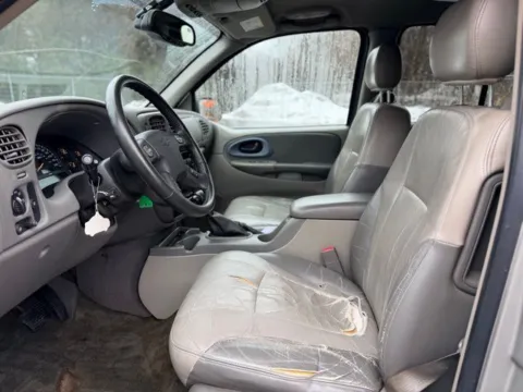 More photos of 2004 Chevrolet TrailBlazer LT at Hank Graff Chevrolet Davison, MI