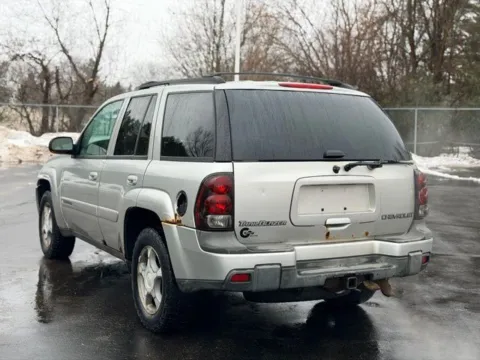 More photos of 2004 Chevrolet TrailBlazer LT at Hank Graff Chevrolet Davison, MI
