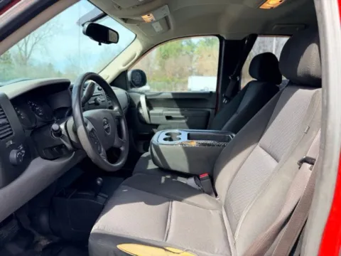 More photos of 2010 GMC Sierra 1500 SL at Hank Graff Chevrolet Davison, MI