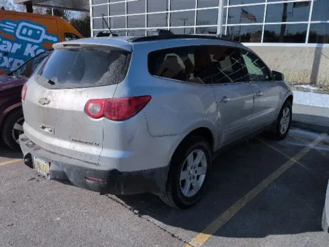 More photos of 2012 Chevrolet Traverse 2LT at Hank Graff Chevrolet Davison, MI