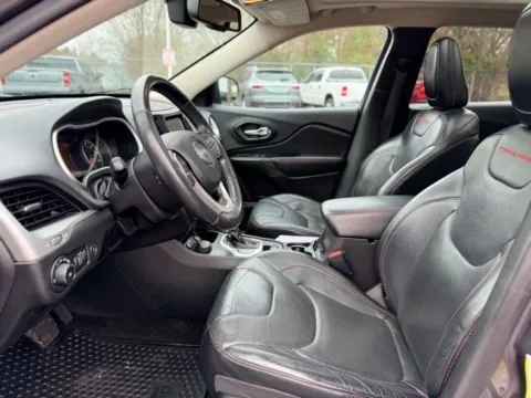 More photos of 2015 Jeep Cherokee Trailhawk at Hank Graff Chevrolet Davison, MI