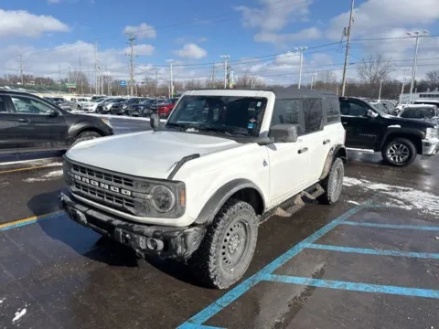 White 2023 Ford Bronco Black Diamond for sale in Davison, MI