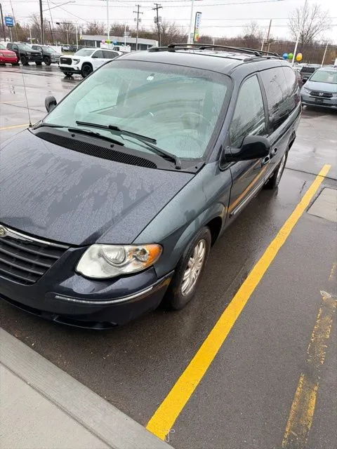 2007 Chrysler Town & Country Touring for sale in Davison, MI
