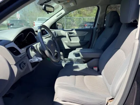 More photos of 2015 Chevrolet Traverse LT at Hank Graff Chevrolet Davison, MI