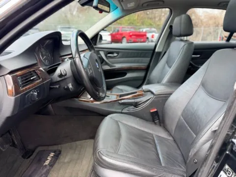 More photos of 2006 BMW 3 Series 330xi at Hank Graff Chevrolet Davison, MI