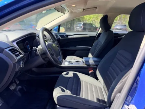 More photos of 2018 Ford Fusion SE at Hank Graff Chevrolet Davison, MI